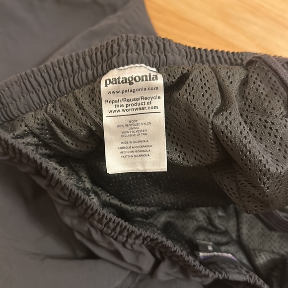 Patagonia men’s dark gray swim trunks size medium - Picture 6 of 7
